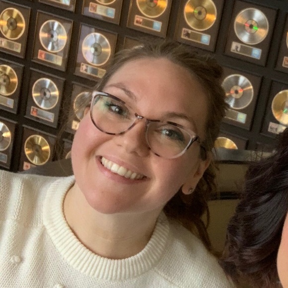 Meet your Posher, Elizabeth - Picture 1 of 1